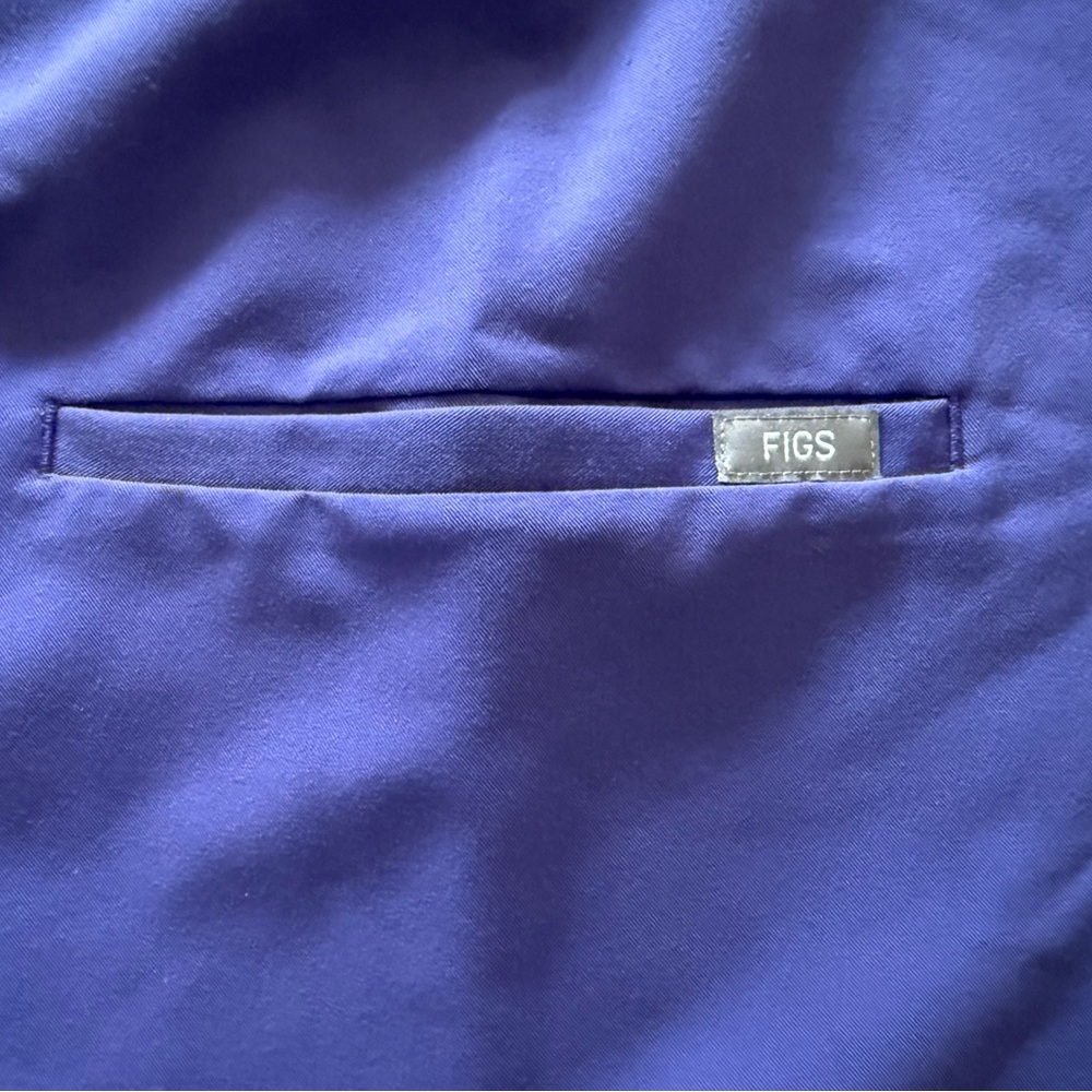 FIGS 3XL Amethyst 2 Pocket Top